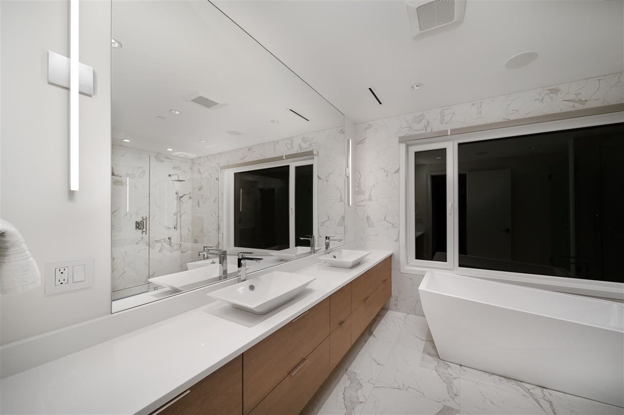 Inglewood House — primary ensuite bath