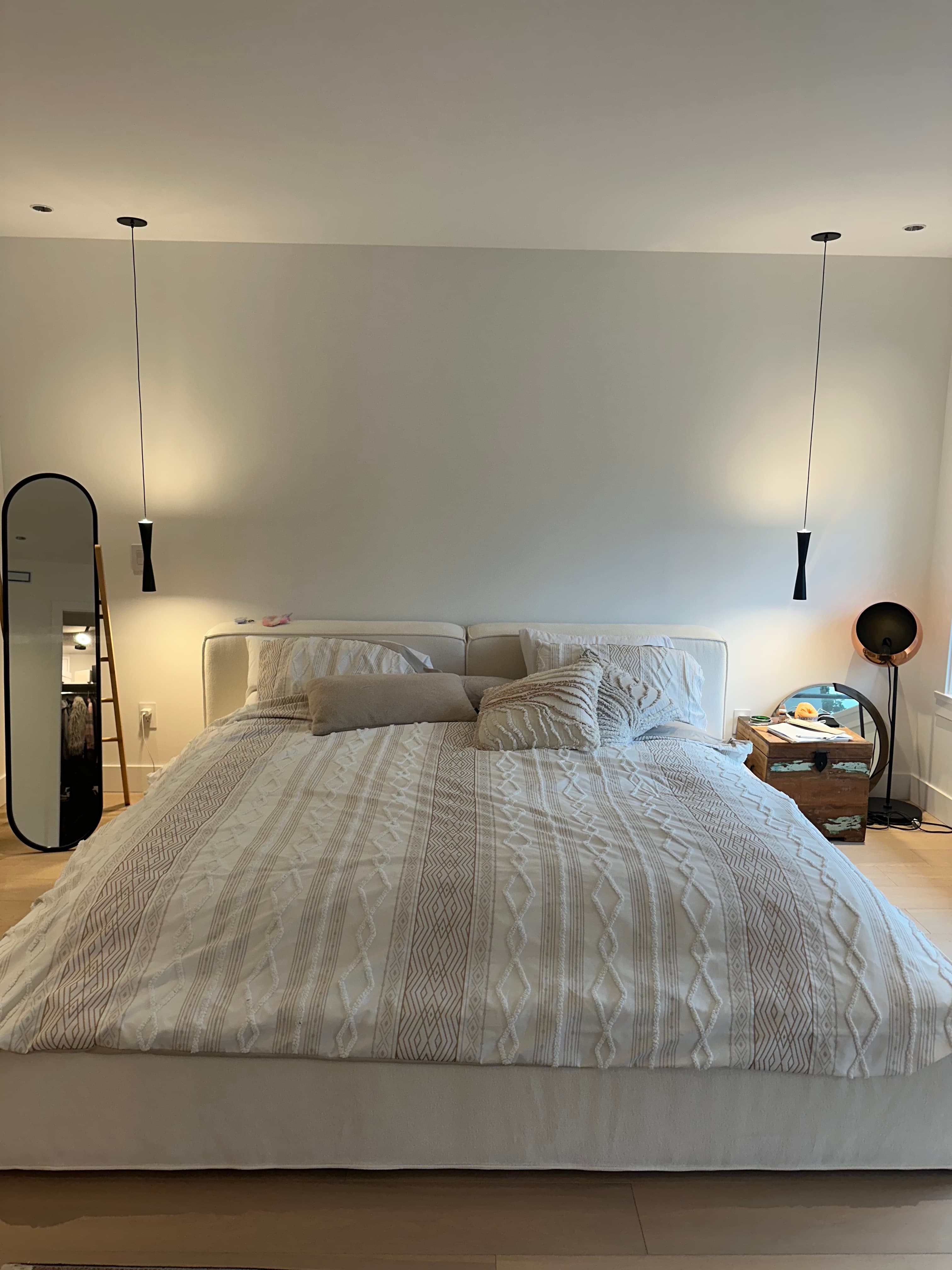 Jefferson House — bedroom with soft textured linens