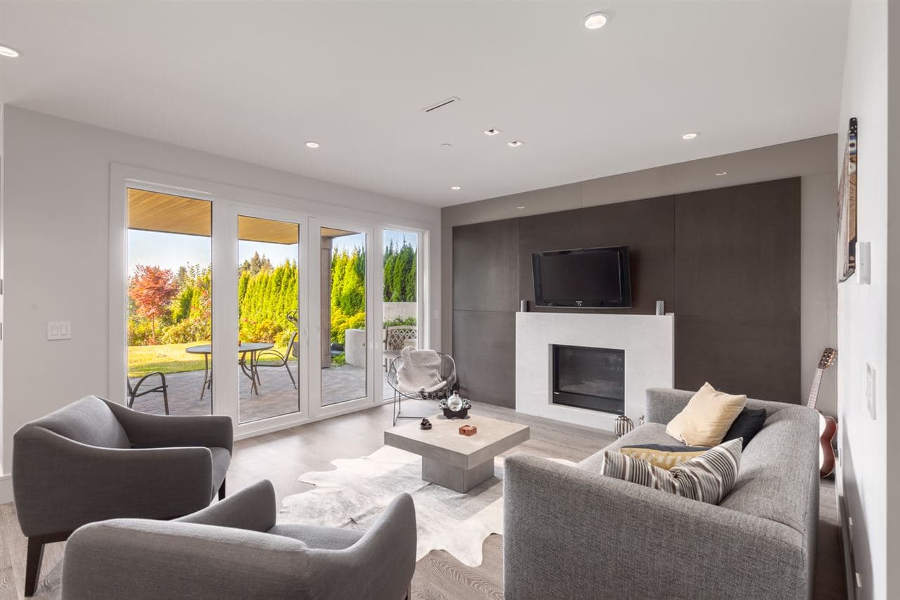 Nelson House — family room